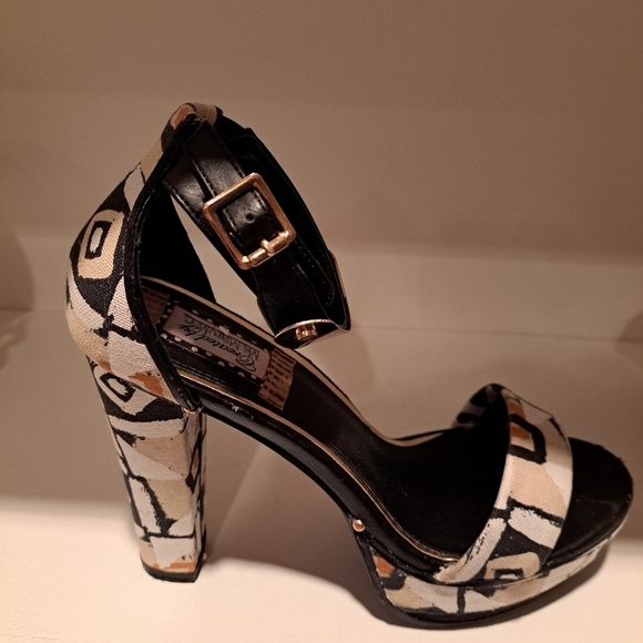 Ms. Mary Mac Blair hand designed platform sandals with gold plated ankle straps - Picture 2 of 11